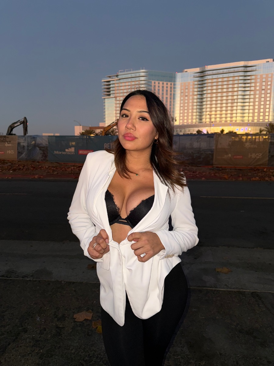 Take a pause and enjoy Ali Cruz — streaming from Eskisehir