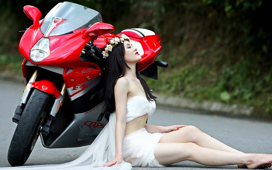 Beautiful girls and motorcycles in Eskisehir