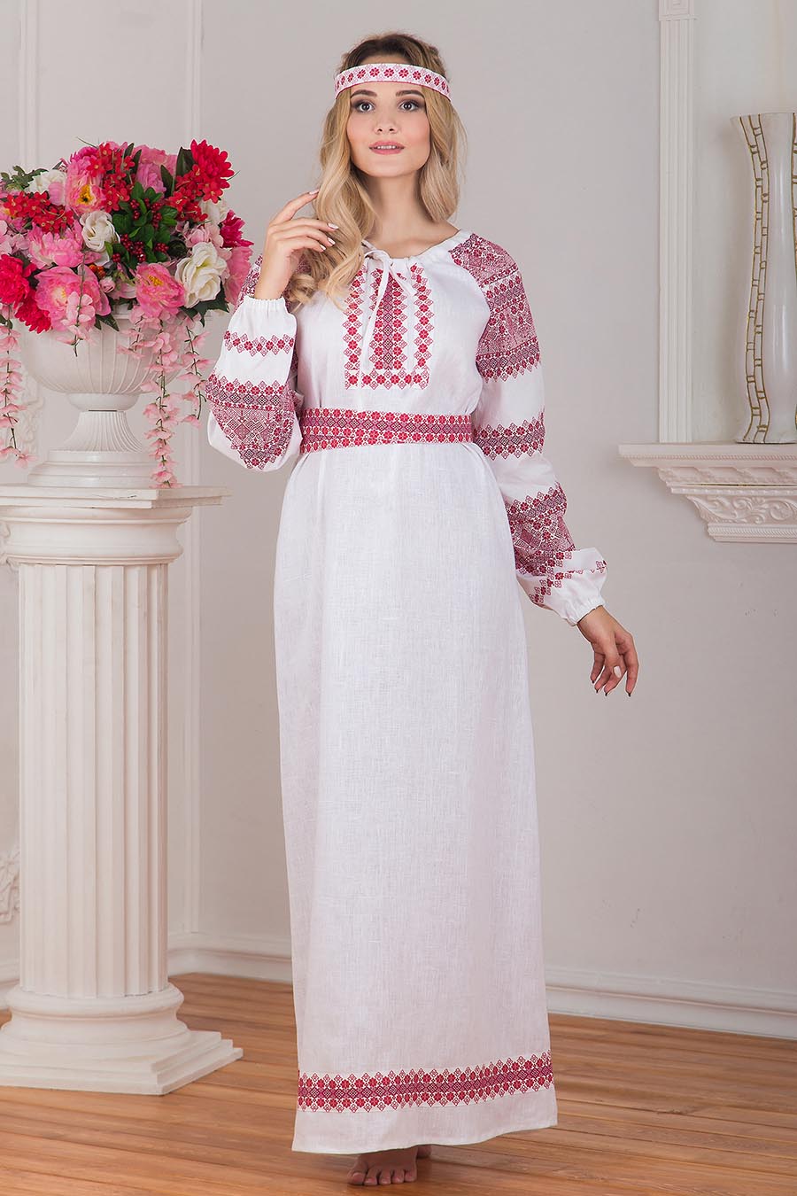 Women in Slavic costumes in Eskisehir