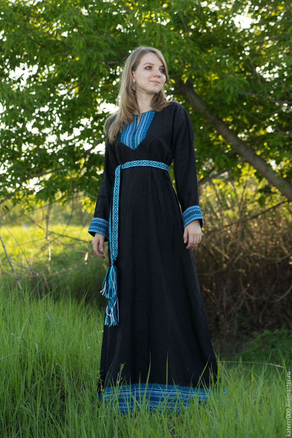 Women in Slavic costumes in Eskisehir