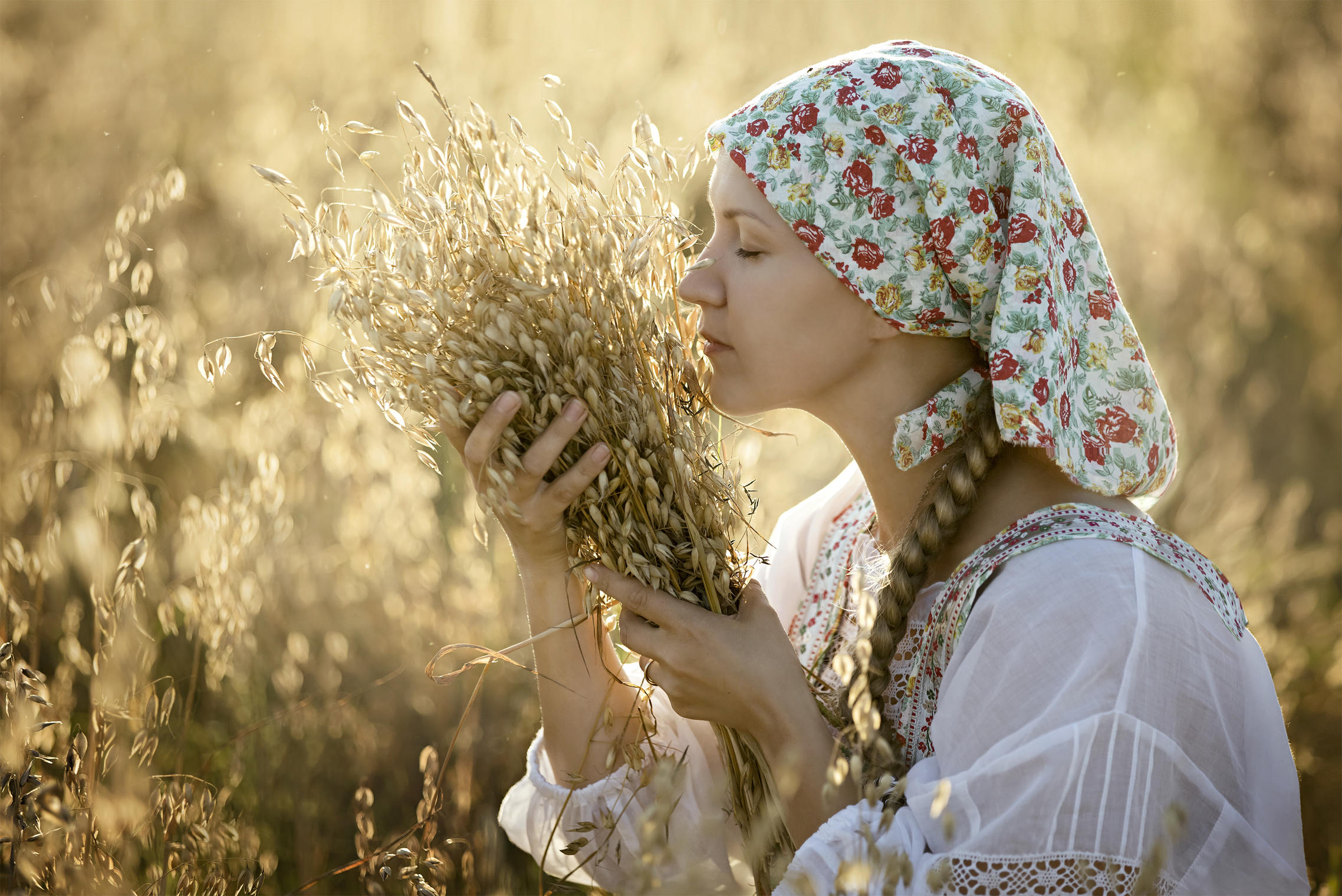 Photo Women in Slavic costumes in Eskisehir