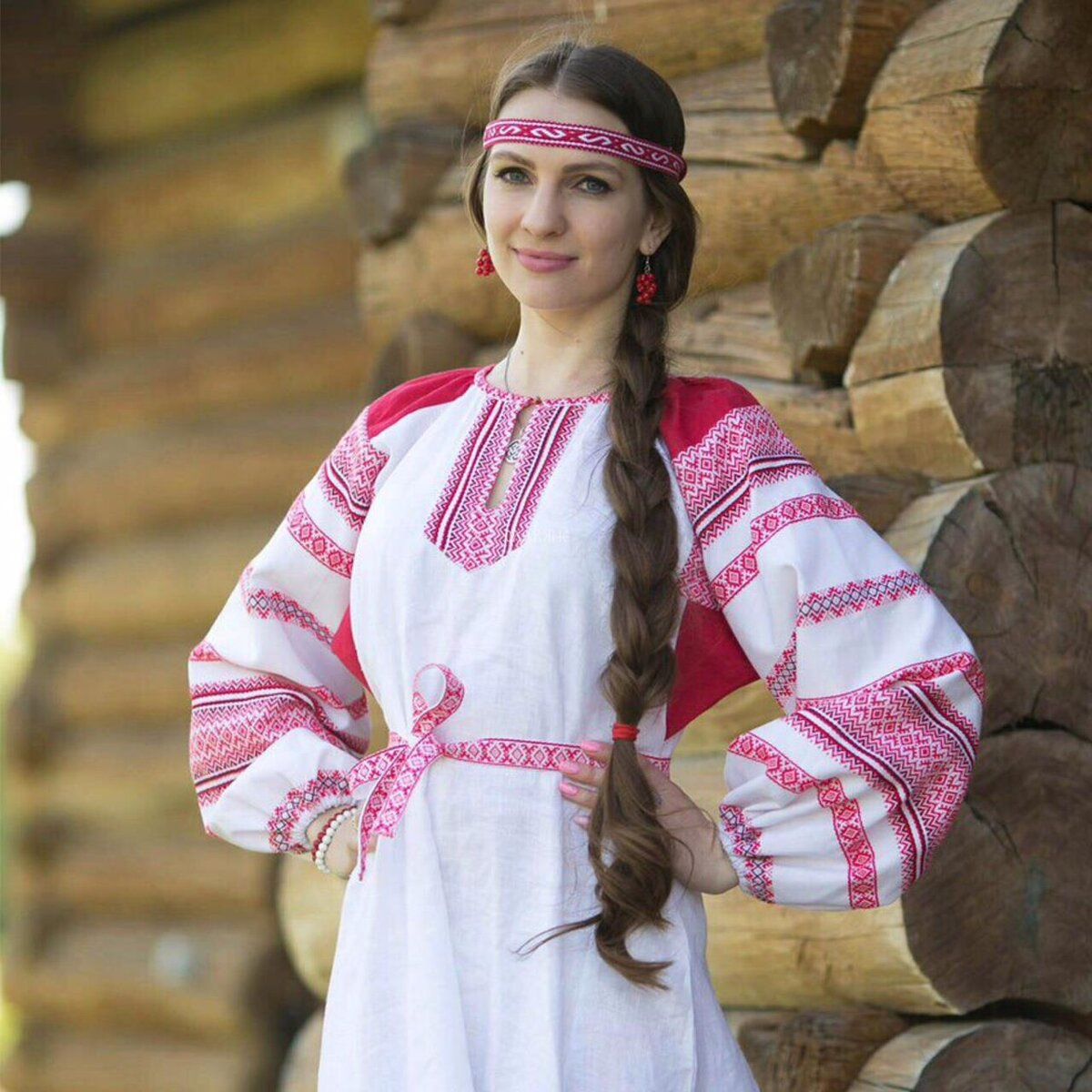 Girls in Slavic costumes in Eskisehir