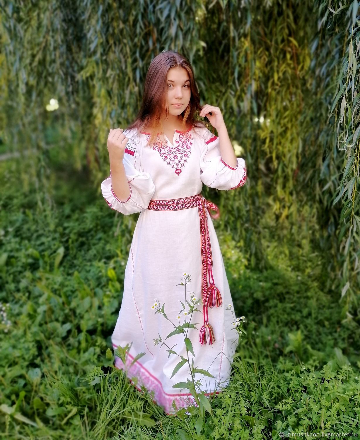 Girl Girls in Slavic costumes in Eskisehir